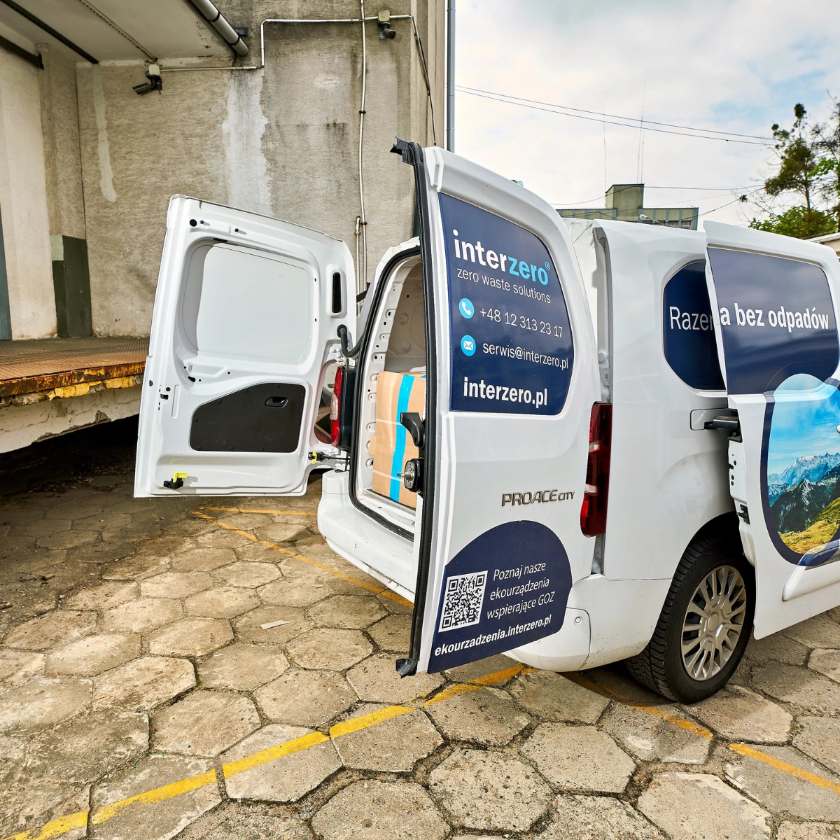 Mobilni servis Interzero mašina, Interzero, 2026